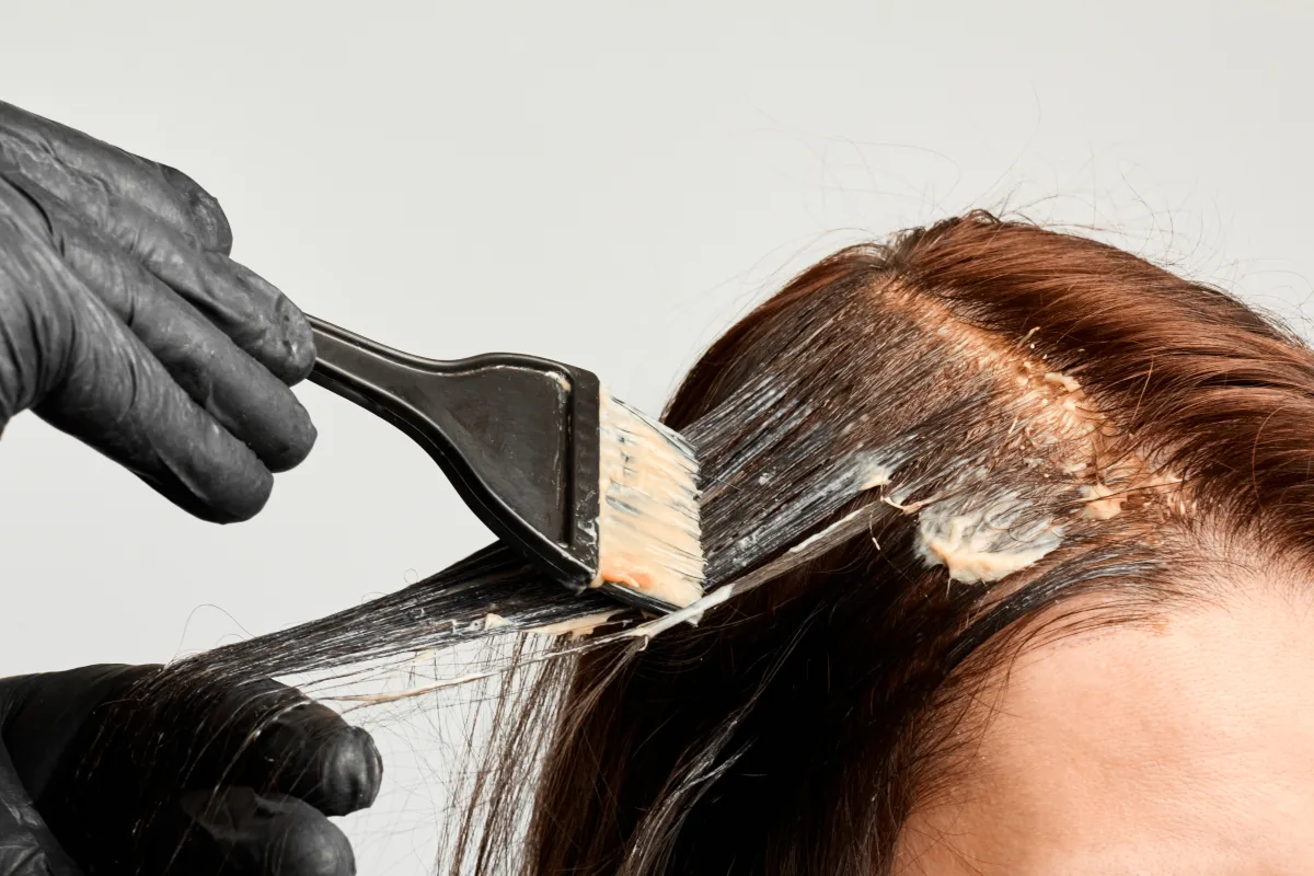 Como usar tonalizante no cabelo com luzes?